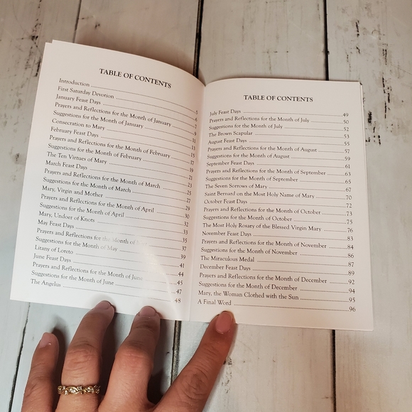 Through the year with Mary devotional book - Picture 5 of 5